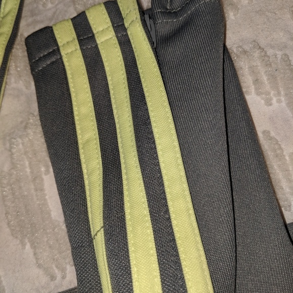 Adidas climacool grey and yellow soccer pants - Picture 5 of 8